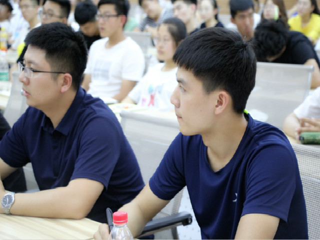 超级演说家群英荟萃 骨干师生共语青春正能量