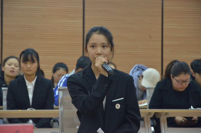 淬炼商学院开展“公以济世 文以经国”模拟公务员大赛