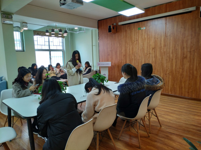 【完满班级】学雷锋献爱心 文明看我行——外国语言文学系英语1803班、英语1804班3月完满班级活动