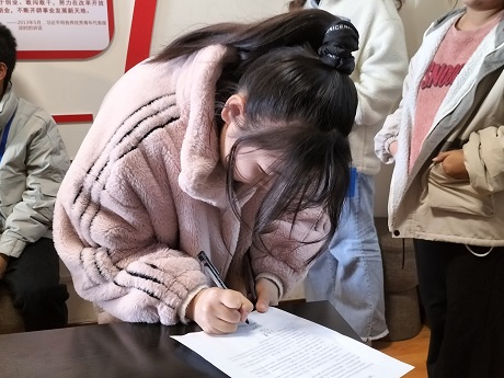三随志愿明责任 三院联合倡精神——经济与管理学院开展“榜样精神在我心,志愿职责在我身”随手志愿活动