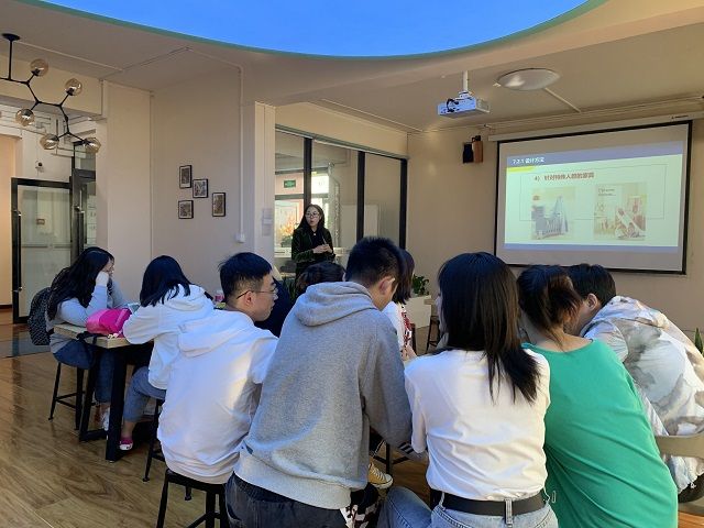 【完满班级】创意空间 手绘为王——艺术传媒学院环设1604班举办“别具匠心 手绘精彩”创意手绘作品展活动