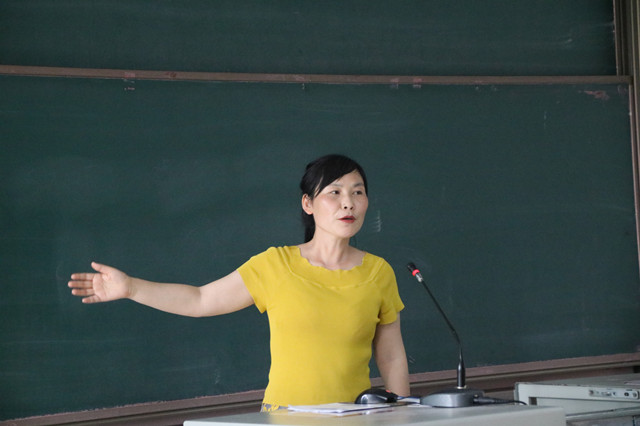 资助有爱 诚信有我——智能工程学院20级辅导员说完满