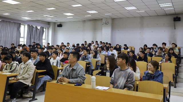 聚焦常态问题 细化落实举措——大数据学院、信息工程学院举办第二期班团例会