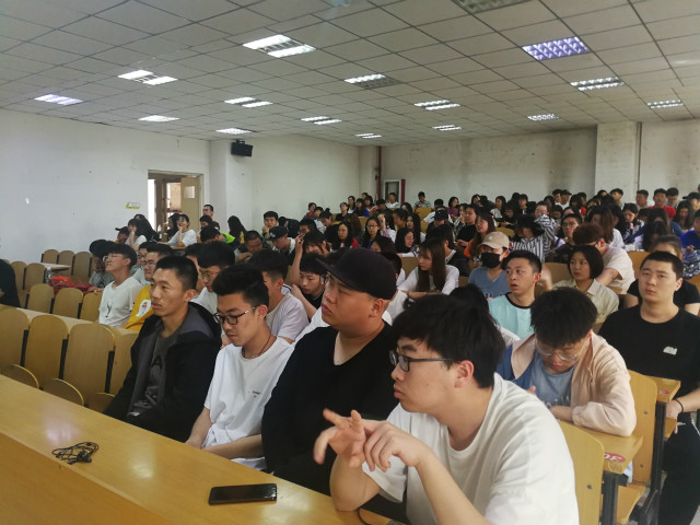 【辅导员说完满】教育之道在育人心——艺术传媒学院2016级视觉、动画和产品专业举办辅导员说完满活动