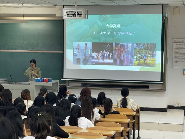 脚步行而不辍 前途万里可期——商务英语学院六月辅导员说完满合集