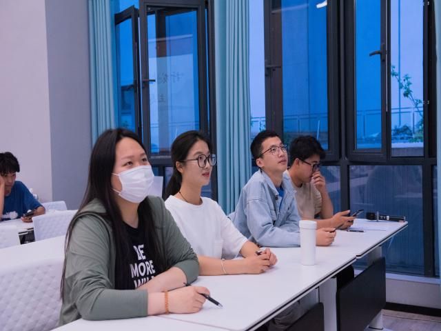 书香润泽心灵 声音传递美好——聆听诗的声音“抒发情怀 畅想未来”主题朗诵比赛