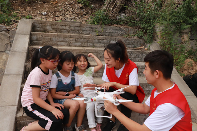 聚焦太行山脚的稚嫩脸庞 推动童伴计划发展——经济与管理学院“流转经年”美丽中国实践团“三下乡”社会纪实