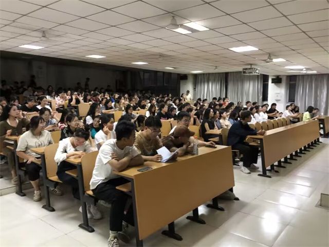 学长计划第1096期：经生有约·“椿去秋来 开启大学之旅”——经济与管理学院学长计划第177期