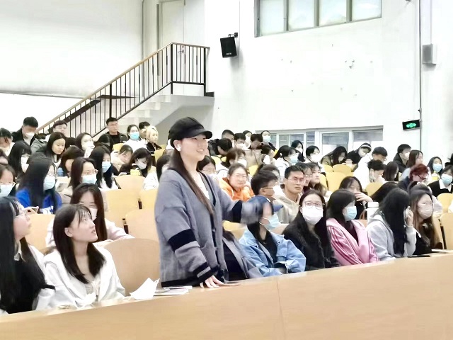 【辅导员说完满】前路漫漫 与爱相伴——经济与管理学院2022级辅导员说完满活动