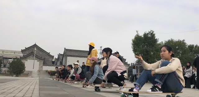 【社团快讯】用滑板点燃青春 炫出年轻新色彩