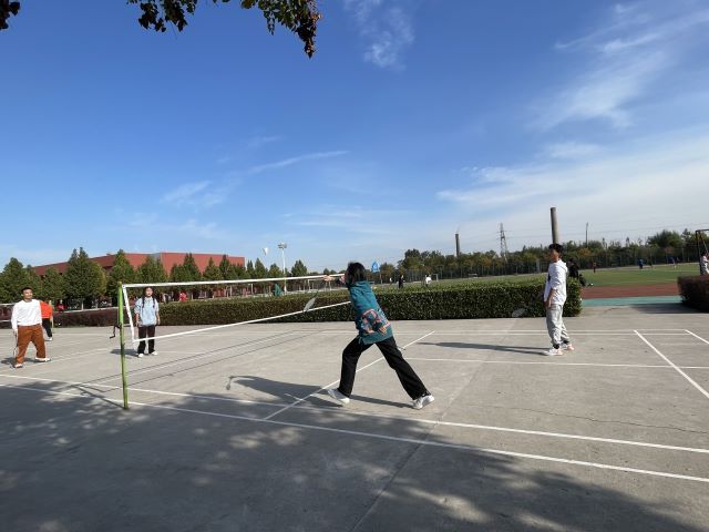 【完满班级】团结拼搏 奋斗不息——艺术传媒学院数字媒体2002班举办团体羽毛球活动