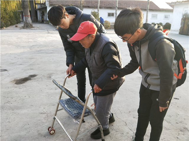 【完满班级】繁星万点 不及你善行半分——淬炼商学院举办“善”行青春主题活动（四十七）