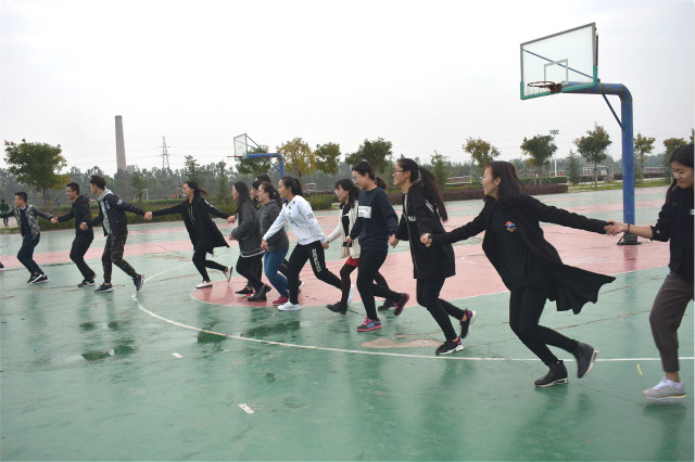 【完满班级】乾坤未定 你我皆是黑马——国贸1605班趣味捕鱼达人活动