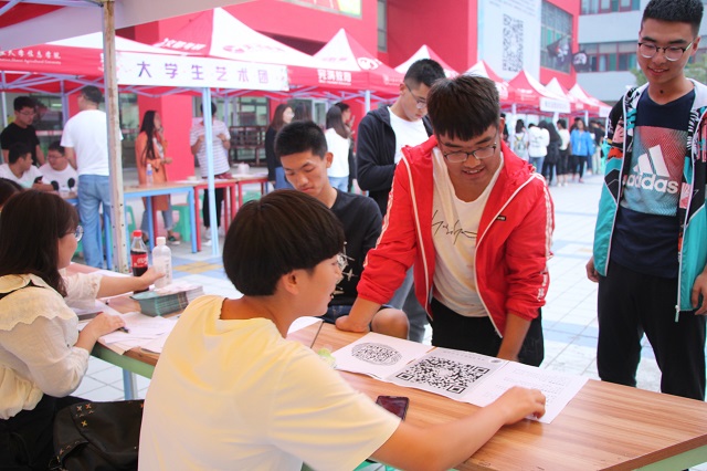 新一届学生会纳新工作顺利结束