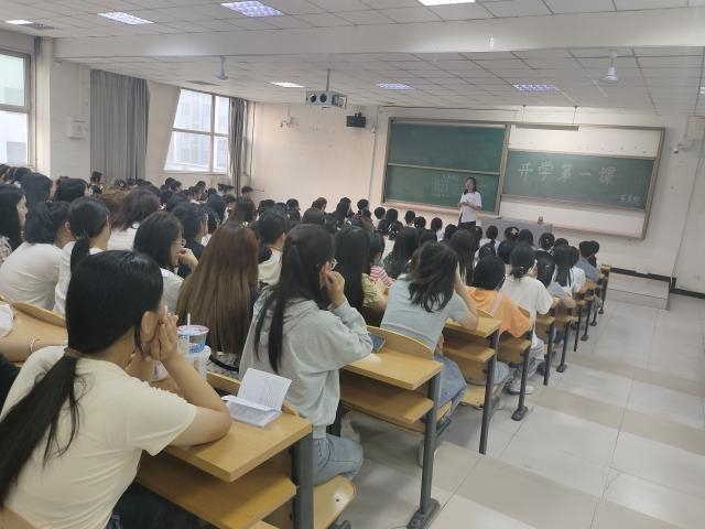 【辅导员说完满】与淬炼相遇 与完满相融——淬炼·国际商学院2023级辅导员说完满活动