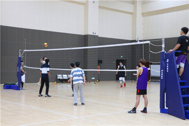 运动挥洒汗水 铸就青春之辉煌——校级运动队全面恢复训练