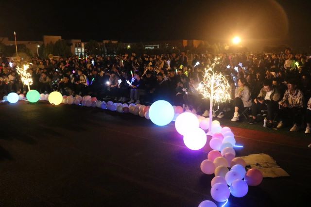 莘莘学子展‘经’彩 灼灼其华亮‘英’姿——经济与管理学院、商务英语学院联谊活动