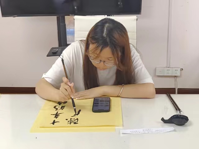 挥毫展风采 泼墨育商才——淬炼·国际商学院“翰墨飞翥·书写淬炼”书法展