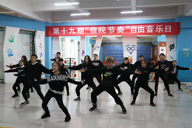 自由才是年轻的模样