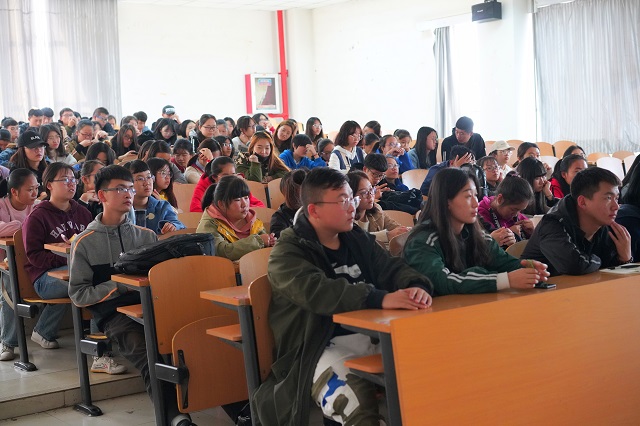 【辅导员说完满】滴水石穿 厚积薄发展雄姿——食品与环境学院2017级辅导员说完满