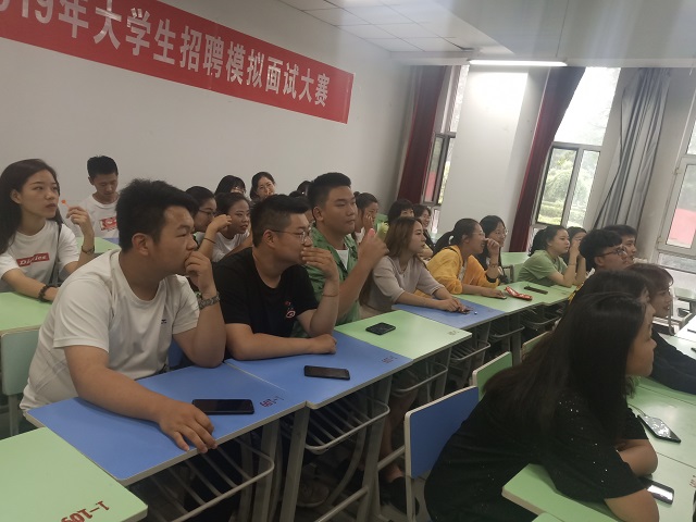 【完满班级】创意 练就能力——艺术传媒学院18级环设1805班举办“五彩缤纷 艺彩飞扬”设计基础作品展