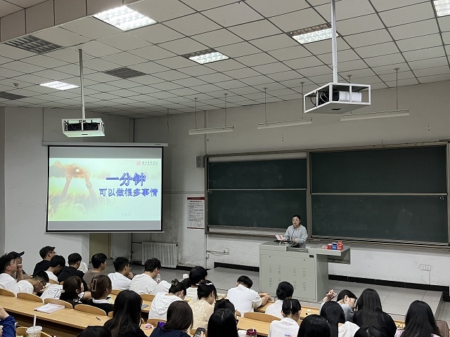 【辅导员说完满】一分钟可以做多少事情——大数据学院、信息工程学院2022级辅导员说完满活动