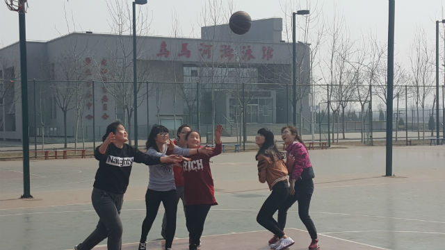 青春与激情共扬 汗水与争夺齐舞