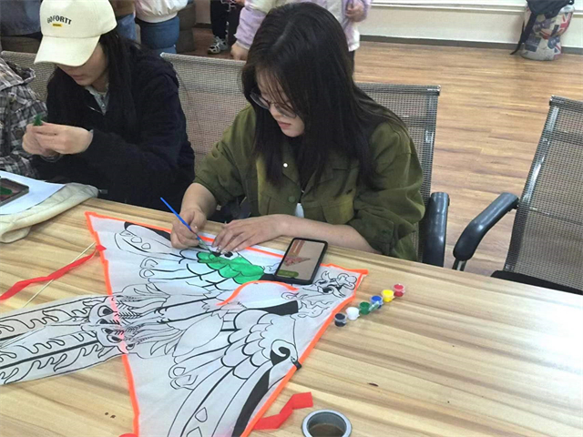 恰逢春日 杂英缤纷落芳甸——商务英语学院四月完满团支部活动集锦