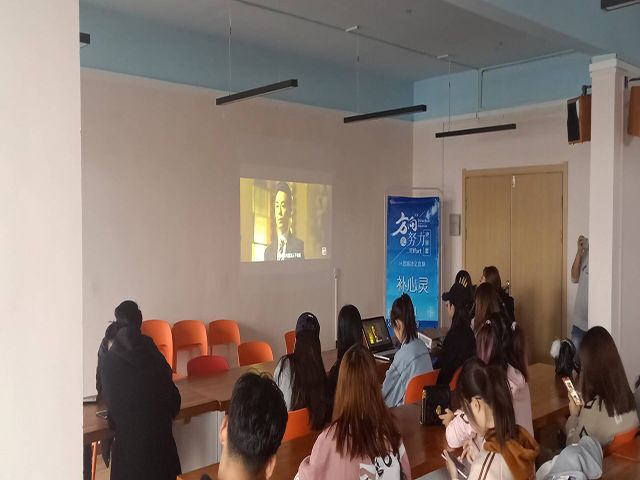 【完满班级】弘扬爱国精神 传承红色经典——艺术传媒学院动画1801班艺术实践爱国观影活动