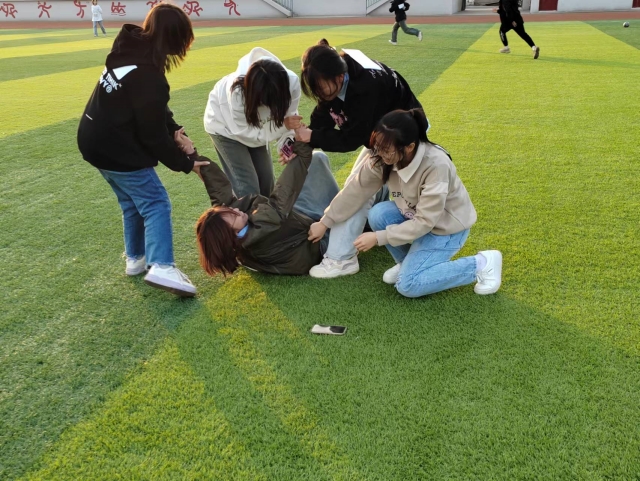 【完满团支部】奔跑吧少年 最强撕名牌——淬炼·国际商学院会计2303班完满团支部活动