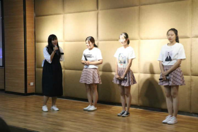 终场的哨声总会到来 但青春永不散场——第109期周末文化广场之“归·来 我是外语人”主题晚会