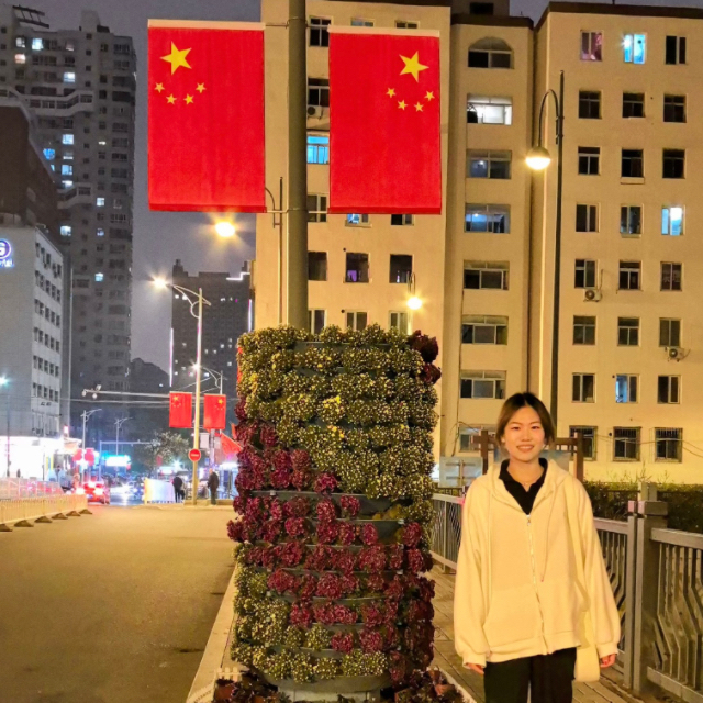 青春华彩献礼 共享祖国盛典——经济与管理学院“国旗合拍‘计划’”活动