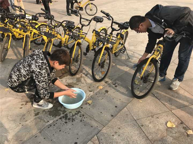 【完满班级】秋风不解迟桂花 菊盛艳艳呈娇面——机制1703班举办我为OFO“擦把脸”完满班级活动