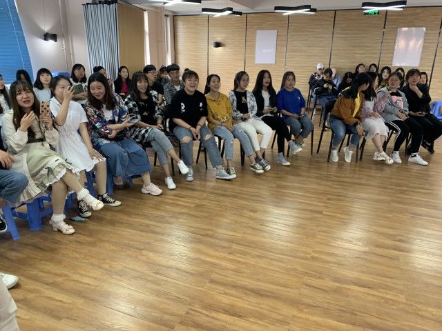 【完满班级】艺术魅力 炫我风采——外国语言文学系涉外1801班、经贸1802班5月完满班级活动