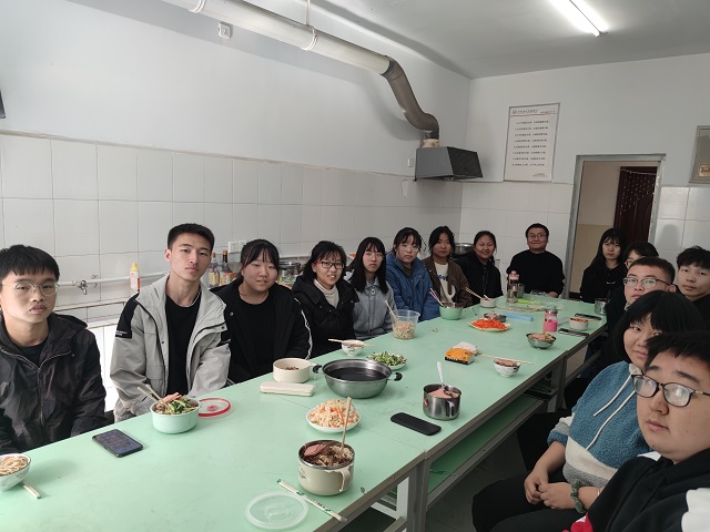 暖冬齐聚首 师生享佳肴——记远景学院师生共膳活动