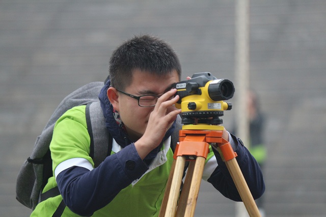 独树一帜奔卓越 定距测量实践路——环科系举办第二届“南方测绘杯”土地测量大赛
