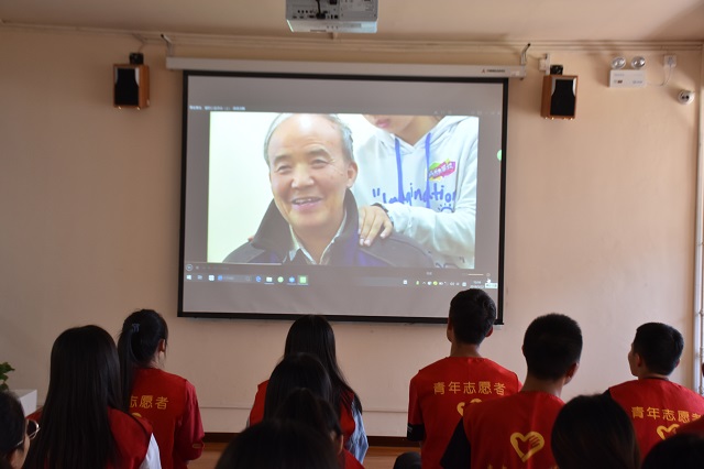 真情传递温暖  用心传播爱意——大数据学院、信息工程学院开展“一路有你 温暖福康”观影宣讲活动