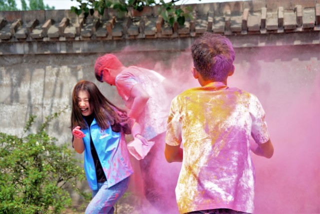“Colour Run ”开启你的彩色梦想——大数据学院 信息工程学院举办第三届“要你出彩”炫酷彩色跑