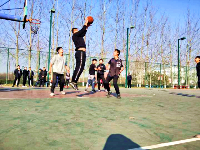 青春飞扬 迎“篮”而上——软件1801、软件1802篮球友谊赛