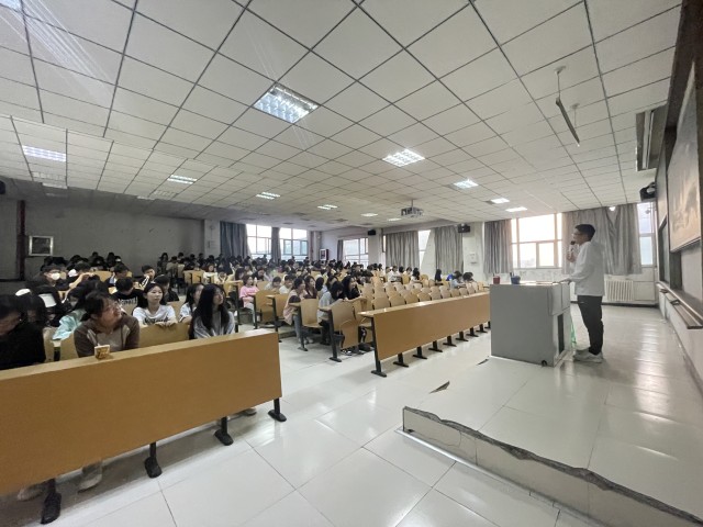【辅导员说完满】绵绵寸草心 浓浓春晖情——淬炼·国际商学院2021级辅导员说完满活动