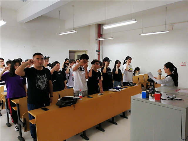 【完满班级】文明青松傲寒中  铮铮铁骨商院人——淬炼商学院五月完满班级主题活动（二十七）