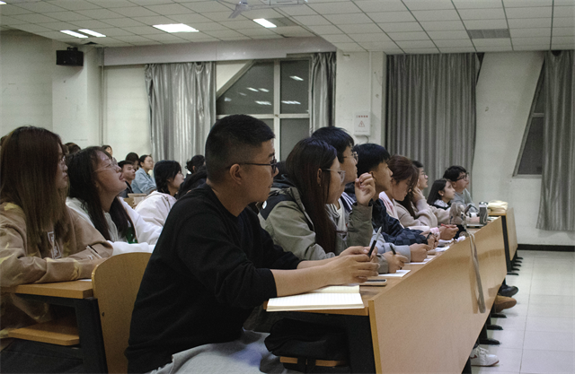 深耕完满路 蓄势促前行——淬炼·国际商学院完满团支部新闻稿相关培训