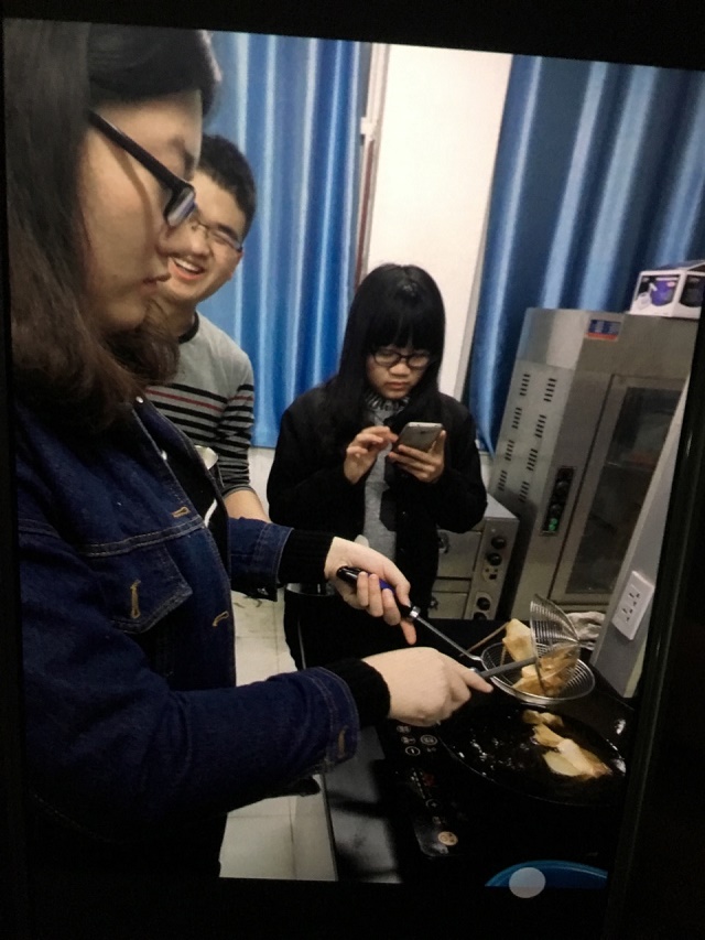 环科系开展第一届“最美味”食品DIY作品展