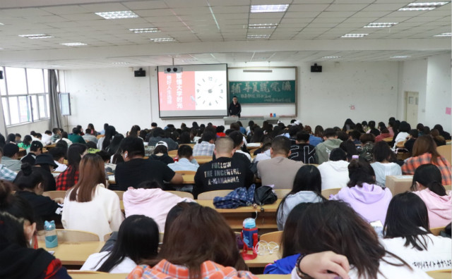 【辅导员说完满】风起云涌春潮 勇敢向未来报道——经济与管理学院开展辅导员说完满活动