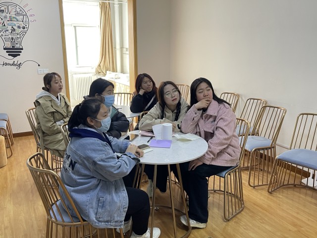 【完满团支部】传播至善正能量 朵朵鲜花送雷锋——商务英语学院英语2207班完满团支部活动