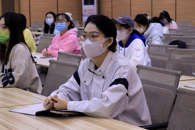 【1+1>2】青年激进 筑梦前行——经济与管理学院&青藤书院开展学生干部思政主题讲座