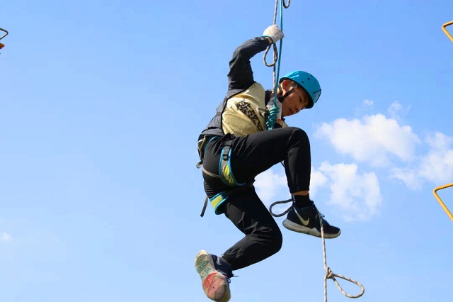 第八届“阳光杯”户外拓展大赛顺利举办