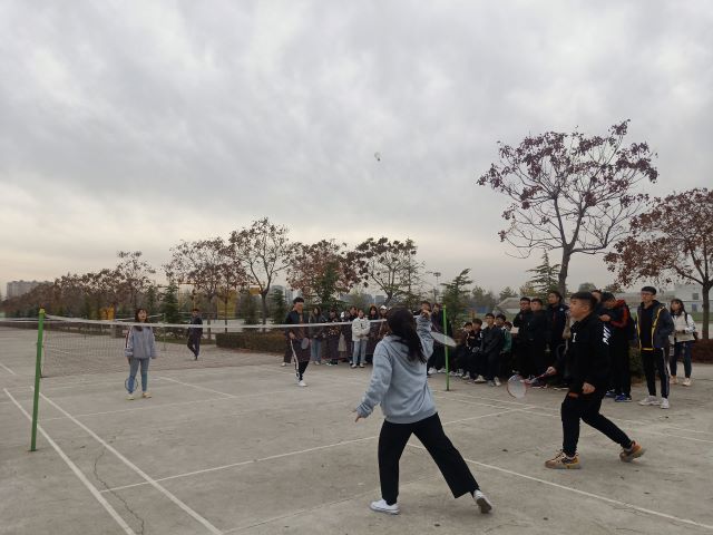 【完满班级】“摩拳擦掌，振奋人心”2V2羽毛球对抗赛——艺术传媒学院环设1903班举办完满活动