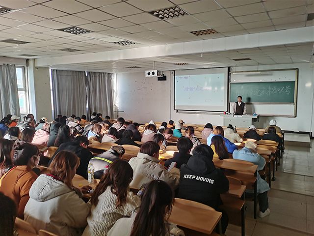 【辅导员说完满】高效利用资源 夯实自身建设——艺术传媒学院视觉传达设计19级辅导员说完满