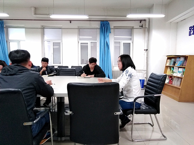 坚持不懈推进工作跃上新台阶——院团委组织召开学生干部期中工作座谈会